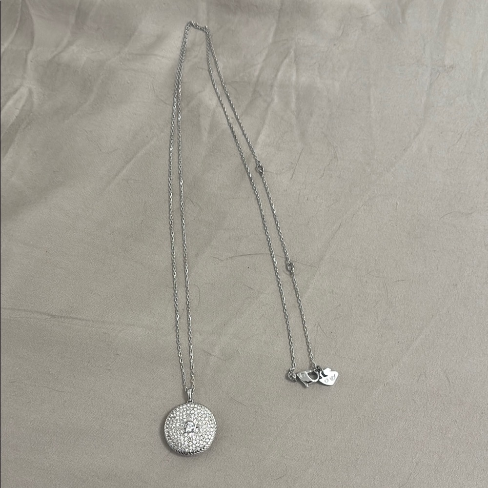 Elegant Silver Pendant Necklace